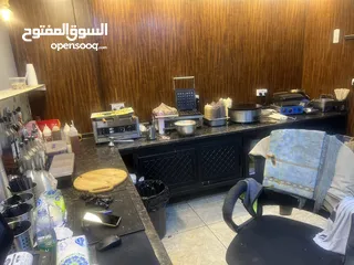  11 محل وافل وكريب. وكوتيلات للبيع