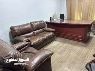  8 مكاتب و طقم كنب حط سعر بحق الله و شيل