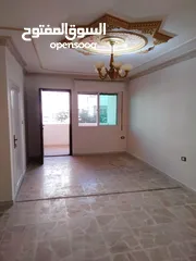  9 شقه فارغه سوبر ديلوكس مساحة 130 متر طابق ثاني بدون مصعد قرب بوابة اللوازم ودوار العيادات