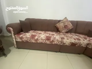  4 كنب زاوية مع كراسي ملكية للبيع بحالة ممتازة