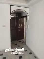  2 شقه للبيع طابق اول 200