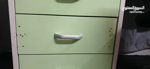  8 مكتب راقي أبيض للدراسة و والعمل
