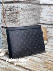  5 تشكيلة مميزة من الحقائب التي تجمع بين الفخامة والأناقة، بتفاصيل متقنة تعكس الذوق الرفيع.