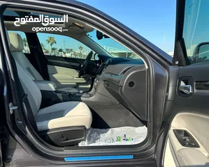  9 كرايزلر 300  2022 العداد 86 السعر 6950