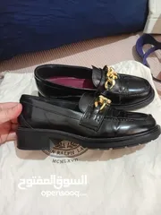  5 حذاء اصلي  من ماركة Tommy Hilfiger مقاس 38 سعره الحقيقي 200$