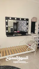  1 تخت ورفوف ومراي بناتي للبيع