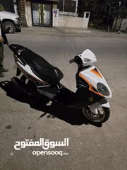  4 اسكوتر للبيع بحالة ممتازة 150cc