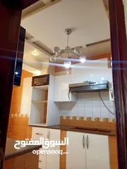  14  شقه للبيع بالدور الاول في شارع المسيره الكبري أمام مسجد أبو منجل متفر