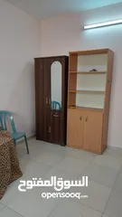  5 شقه مقابل الاكاديميه واسعه. مطله  سكن طالبات  180م2  بسعر مناسب