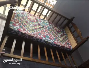  4 سرير اطفال مع مرتبة