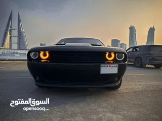  1 Dodge Challenger SXT 2022