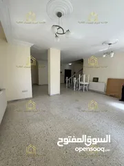  28 سيمي فيلا نظام دوبلكس اعلان رقم (V191)