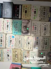  24 اشرطة كاسيت نسخ اصليه اجنبي وعربي وفرق عالميه أكثر من 1000 شريط اي 3 اشرطه بدينارين