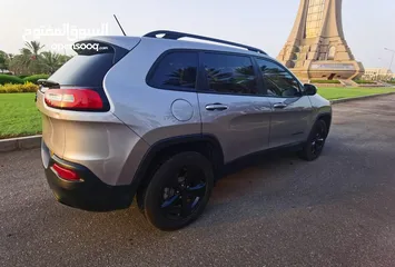  3 JEEP CHEROOKEE LATITUDE 2018/ جيب شيروكي لاتيتيود 2018 (سيارة متميزة)