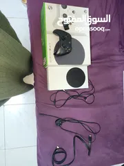  1 xbox series S and شاشه محموله