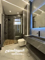  21 شقة طابقية شبه ارضي مع ترس مساحة داخلية 248 متر ومساحة ترس 100 متر باجمل مناطق الجبيهة