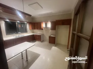  7 شقة غير مفروشة