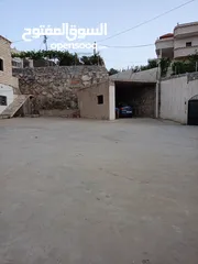  12 بيت للبيع طابقين في بيت اولا    يوجد بئر ماء  مخزن  مكتب خارجي معزول عن البيت  حمام خارجي  ثلاجه .غس