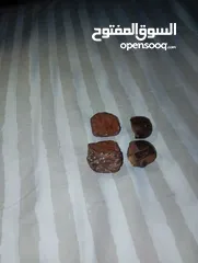  4 حجر نيزاك من النوع صخور الحديدية