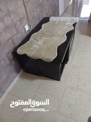  2 لوح وايت بورد طول في عرض 190 *150 وطاولة خدمة مع 4خدمة طربيزات