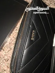  7 محفظة DKnY نسائية