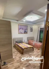  4 شقة للبيع بموقع واطلالة مميزة واصل جميع الخدمات 3 غرف نوم مع غرفة ضيوف وصالة مع مطبخ امريكي