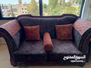  3 طقم كنب وطقم طربيزات و قنصل و طقم سفرة مع دريسوار فخم جدا