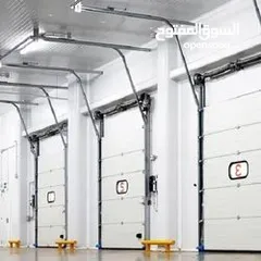  22 Industrial lifting door's.