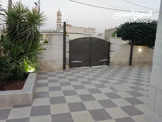  17 منزل مستقل ومطل للبيع واجهات حجر ومنطقة هادئة جداً وقريب من جميع الخدمات