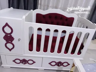  1 تخت اطفال خشب ثقيل زان ولاتيه بحاله الوكالة للبيع