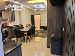  1 شقة +VIP مفروشة فندقية ارضية كبيرة مميزة عائلات فقط ثلاث غرف نوم وحديقة قرب دوار المدينة والشميساني