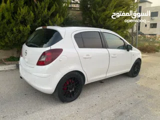  5 اوبل كورسا اتوماتيك. 2015. الماني. مطور 1400 بنزين. تامين وترخيص لشهر 5. جنط اسود مميز.سقف اسود. شاش