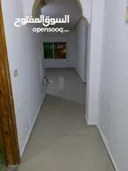  4 شقه سكنيه طابق اول  شمال مستشفى النجاح حي الاطباء  شمال مسجد عاليه التل من المالك مباشره
