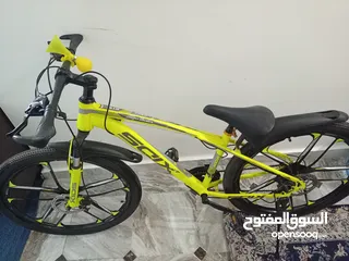  10 بسكليت جبلي صيني جنط 26 باللون الاصفر و الاسود مستخدم استخدام خفيف غيارات ممتازه