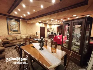 1 من المالك مباشره - الفحيص - روف اربع غرف ماستر مع طله بانوراميه