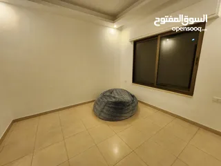  11 شقة فارغة للبيع في دير غبار ref : 14244
