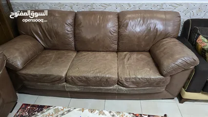  3 طقم كنب جلد + فضيه عدد 2 + دورسوار