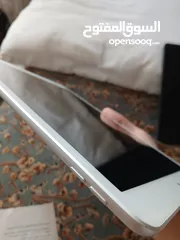  3 ايباد 8 مساحة 128 جيجا بايت لون سلفر فل نضافة غير مفكوك واستخدام خفيف  نوعا ما  iPad 8 128 gb