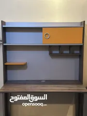  1 مكتب وطاولة