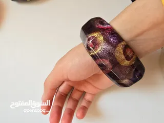  4 اساور زجاجية ملونة جميلة كبيرة