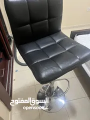  3 The hydraulic rotating chair