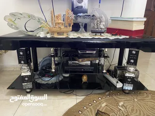  4 طقم كنب للبيع بسعر مغري بحالة جيدة جدا