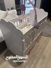  4 Swing crib for baby with 4 drawers and new mattress