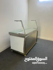  1 طاوله عرض لم تستخدم جديده وكاااالة
