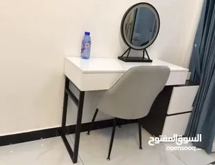  3 تسريحة مودرن مع خزانة جانبية – لمسة فخامة لغرفتك!ترتيب وأناقة بمساحة مثالية  تصميم عصري بسيط