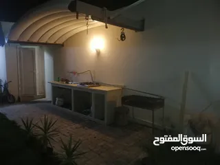  7 ايجار استراحة في طرابلس طريق المطار بها مطبخ كامل وغرفة وصالة ومكان للشواة حوض سباحة وضلةودجطونى