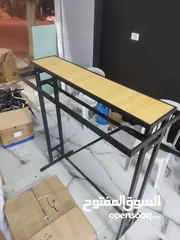  1 طاولة عرض منتجات (ملابس ، اكسسوارات)
