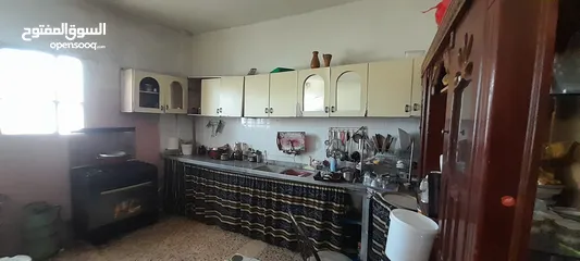  20 بيت مع ارض للبيع