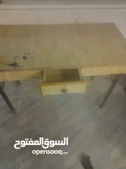 3 طاوله للبيع خشب ومن تحت حديد