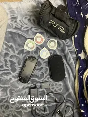  1 Psp اصلي مستعمل مع اربعة سيدي و حافظة اصلية و شنطة اصلية من عام 2000